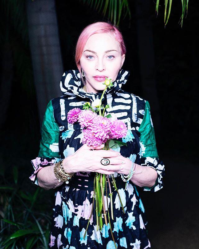 Розовые волосы и черная кожа: Мадонна показала убойное сочетание (и утерла нос молодежи!)