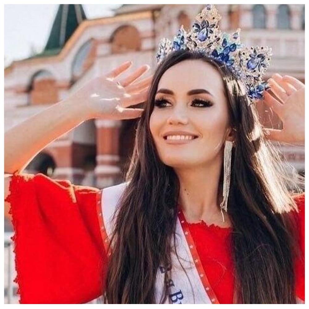 34-летняя россиянка Елена Максимова стала «Миссис Вселенная – 2022»