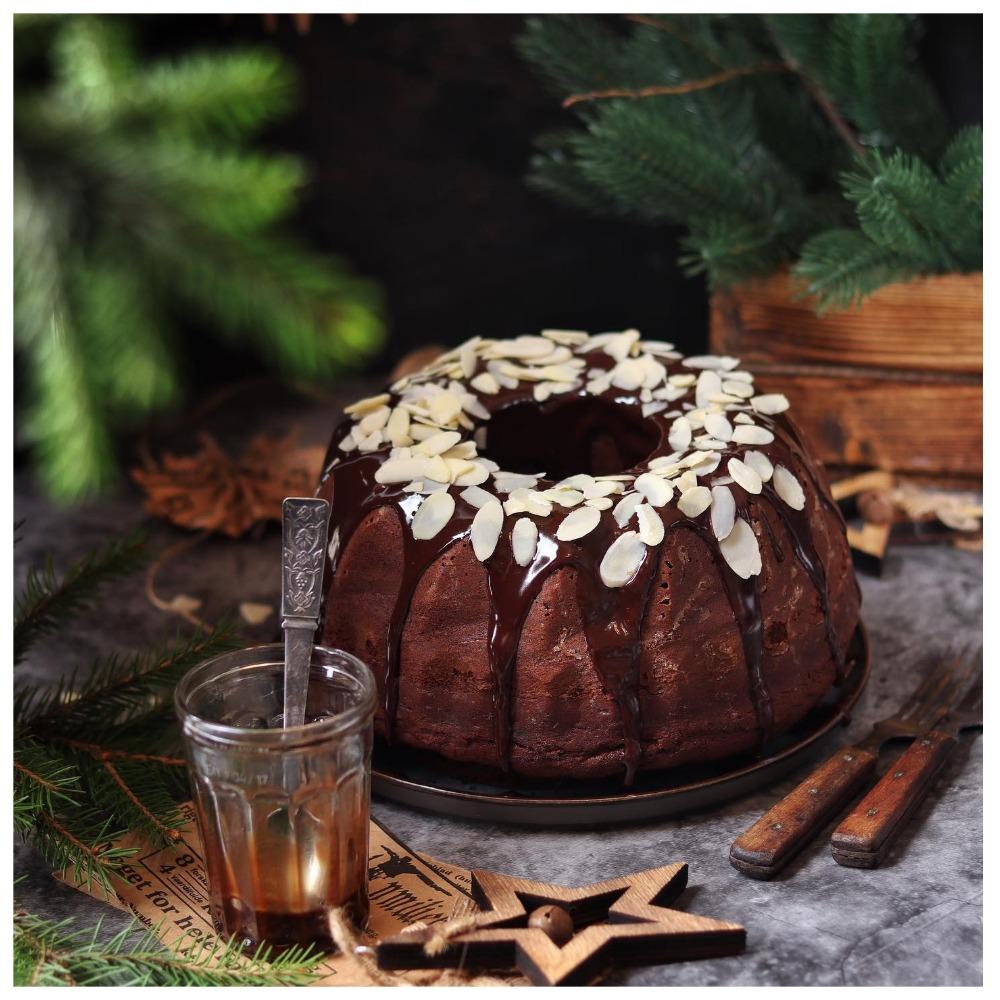 Зимний, нежный и красивый: готовим шоколадный кекс с вишней