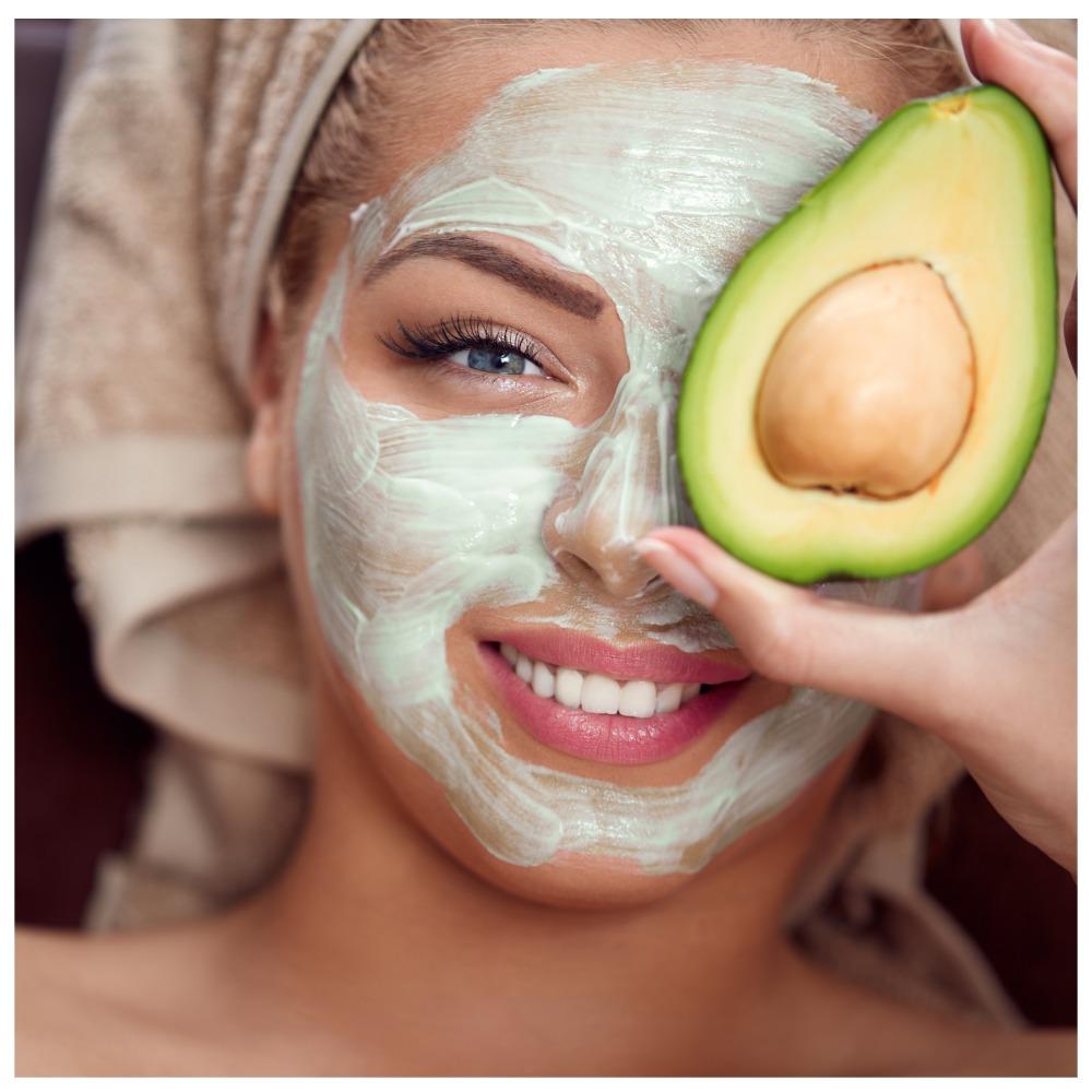 Для увлажненной кожи и сияющих волос: как использовать авокадо для красоты