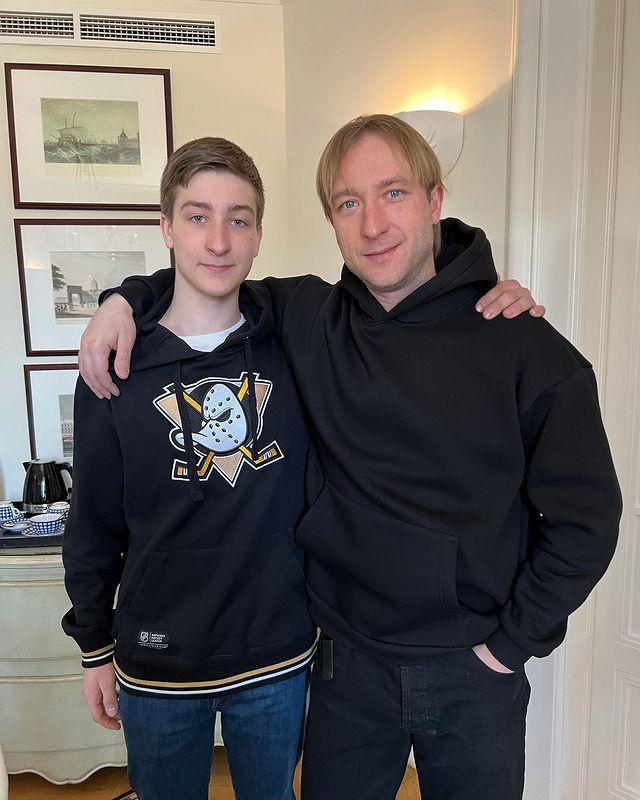 Евгений Плющенко с сыном / фото © Instagram (запрещен на территории Российской Федерации) / plushenkoofficial/