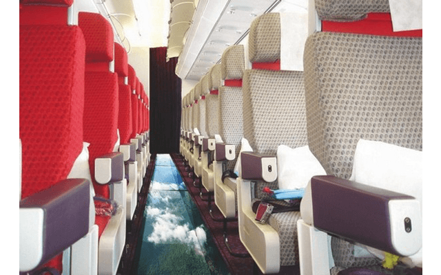 Стеклянный пол в самолетах Virgin Atlantic