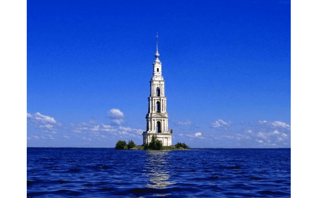 В Тверской области из-под воды вышла колокольня