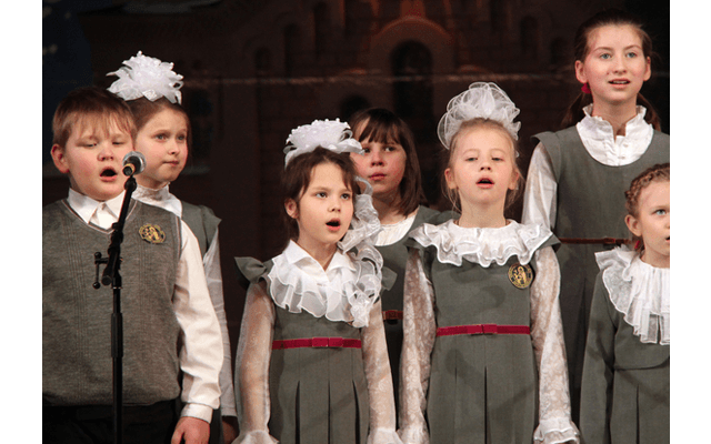 В школах обяжут распевать российский гимн