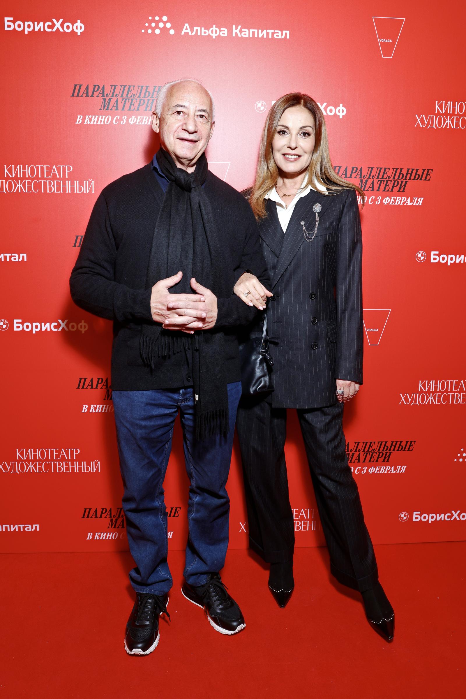 Владимир и Сати Спиваковы, Олеся Судзиловская и другие звезды посетили премьеру «Параллельных матерей»
