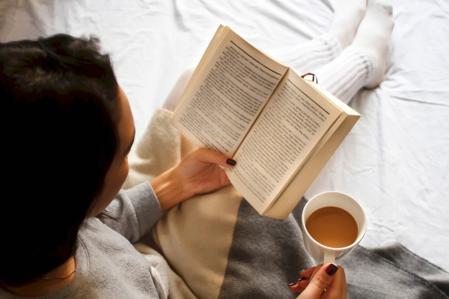 Уделите внимание чтению — любимая книга поможет снизить стресс