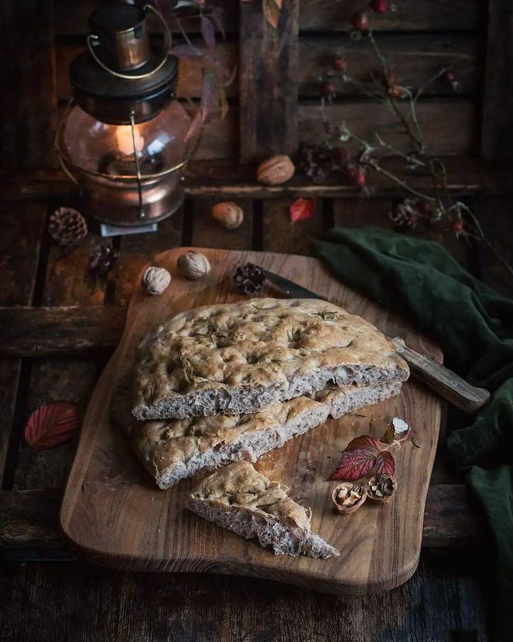 Вместо хлеба: готовим фокаччу к грецкими орехами