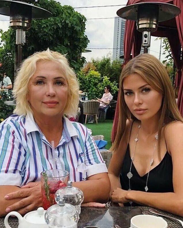 Виктория Боня с мамой