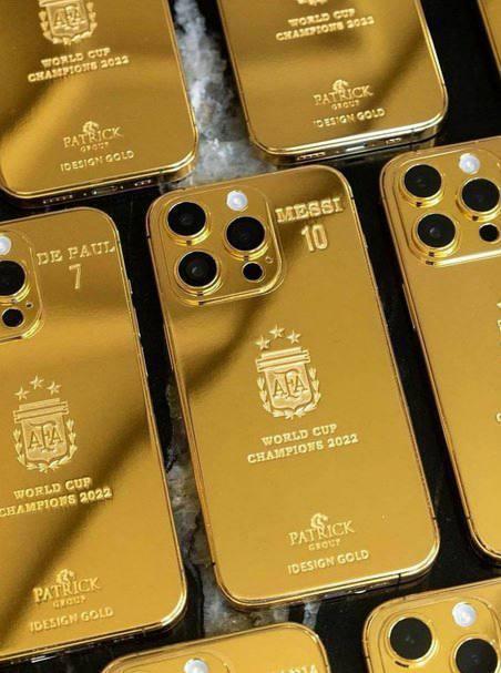 Золотые айфоны