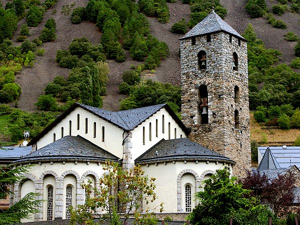 Церковь Святого Стефана (Esglesia de Sant Esteve) – главная церковь города, она датируется XII в. Церковь подверглась реставрации в 1969 г. и была значительно увеличена в размерах.
http://travel.megafon.ru/geo/Europe/Andorra/place/1111 Аkеlа