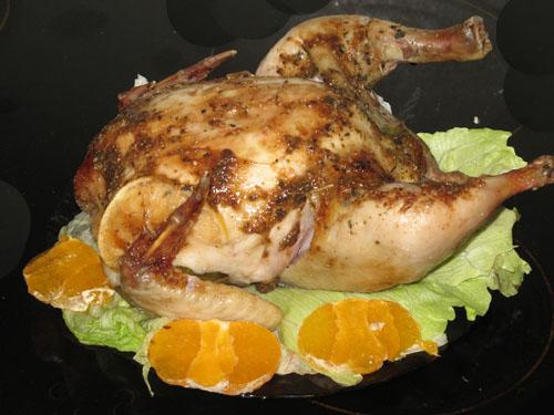 Курица с апельсинами            
Состав: курица, апельсины, лимоны, приправы, соль, перец.
Приготовление: Курицу посолить, поперчить, натереть приправами (внутри и снаружи). Нарезать очищенные апельсины и лимоны и вложить внутрь курицы, ножки связать, чтобы начинка не выпала в процессе приготовления. Затем курицу положить в рукав для запекания, присыпать приправами, положить сверху пару кружков лимона и апельсина (по желанию). Рукав закрыть зажимом, продырявить в нескольких местах. Поставить в духовку на 40-50 минут (в зависимости от размера курицы) при температуре 200 градусов. Перед подачей убрать начинку. Блюдо готово.  Twinkles